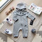 Enterizo Deportivo Nike Gris con Capucha