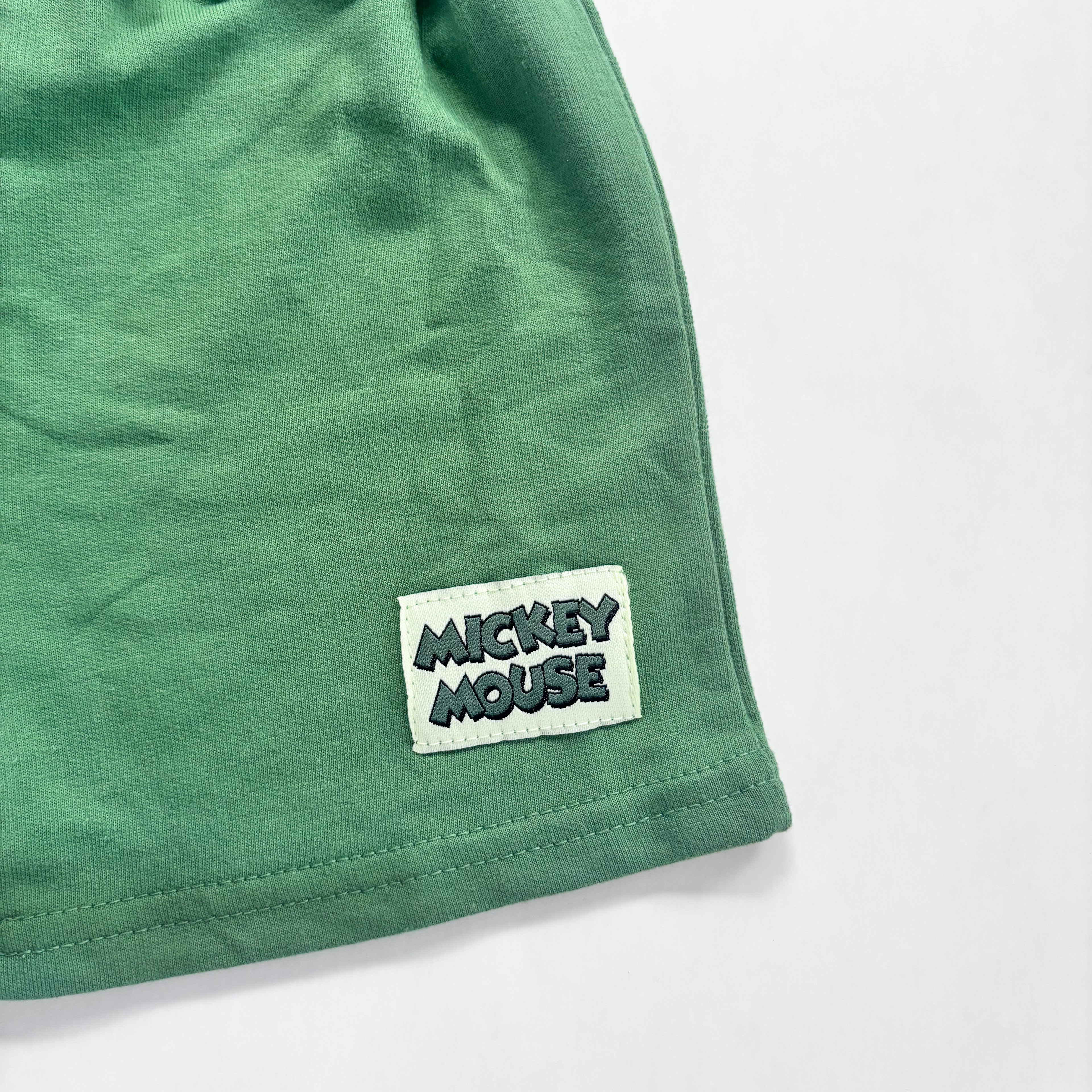 Conjunto Casual Mickey Mouse Verde y Blanco