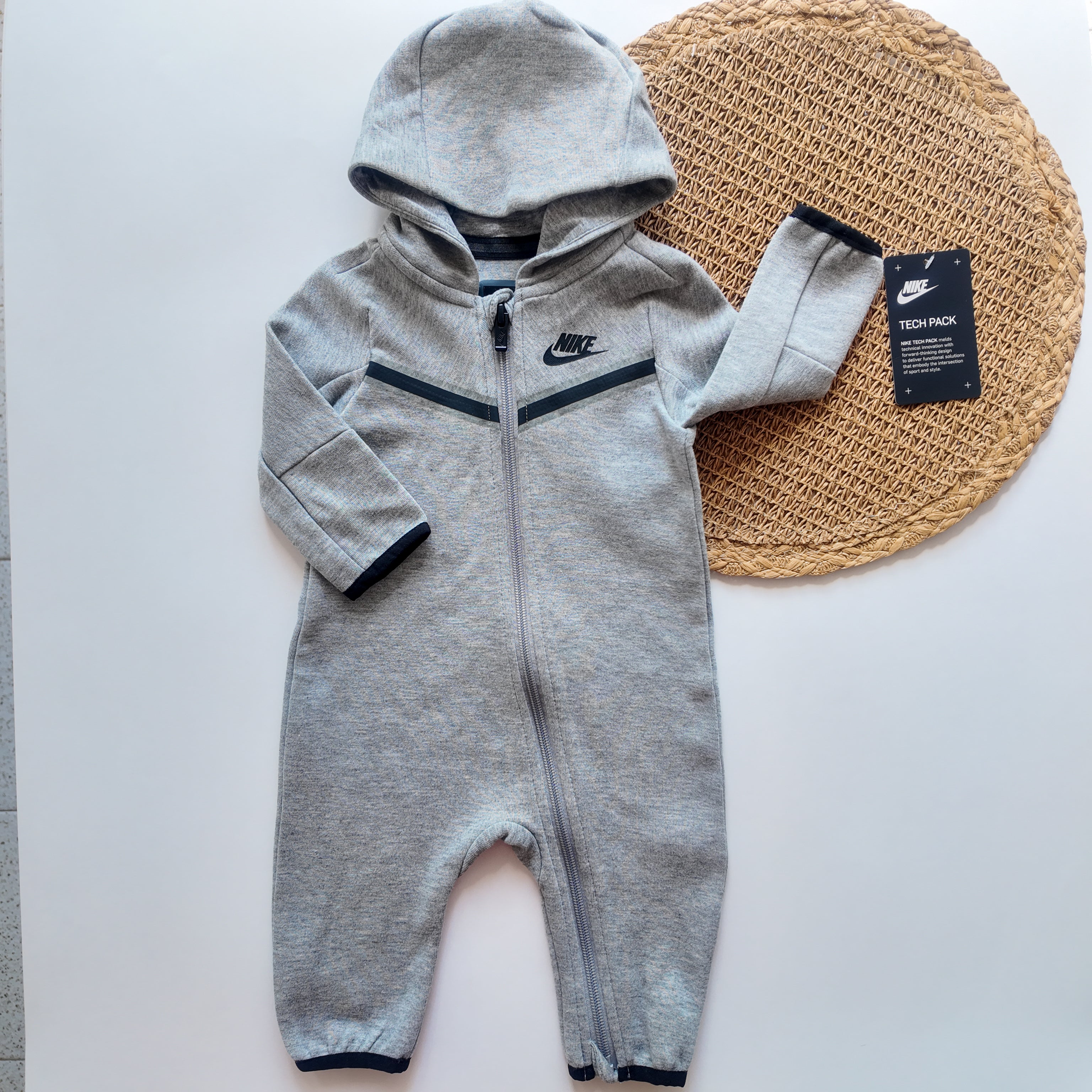 Enterizo Deportivo Nike Gris con Capucha